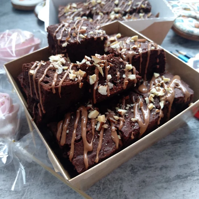 Брауни — шоколадное пирожное характерного коричневого цвета