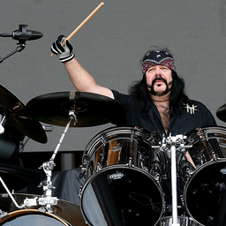 Vinnie.Paul