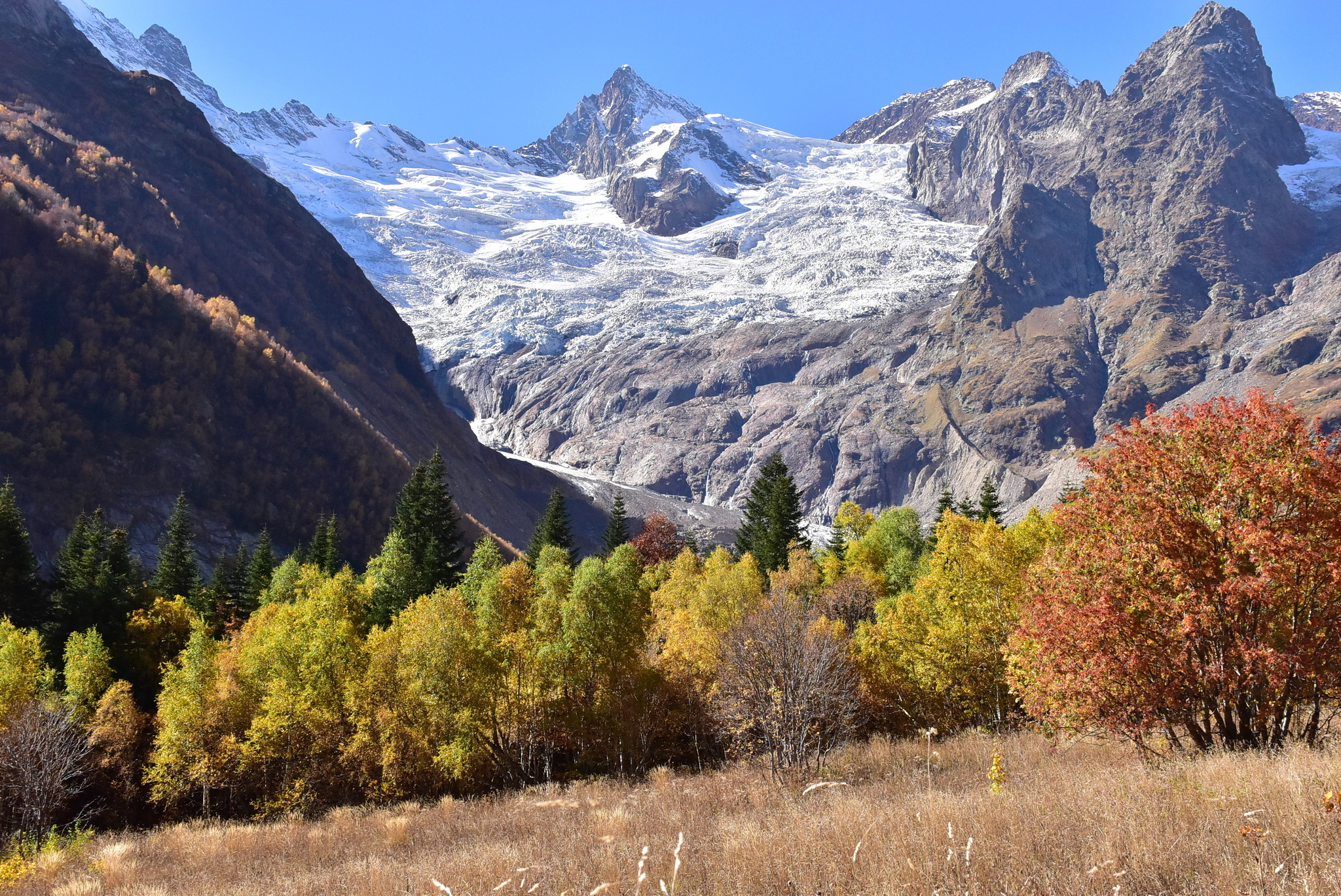 Домбай в октябре. Домбай Золотая осень. Домбай осенью. Домбай фото осенью октябрь.