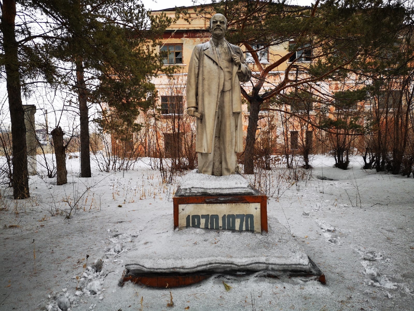 В Караганде переименовали улицу Ленина в улицу Абая, но кое-кто с этим не  смирился | Пикабу