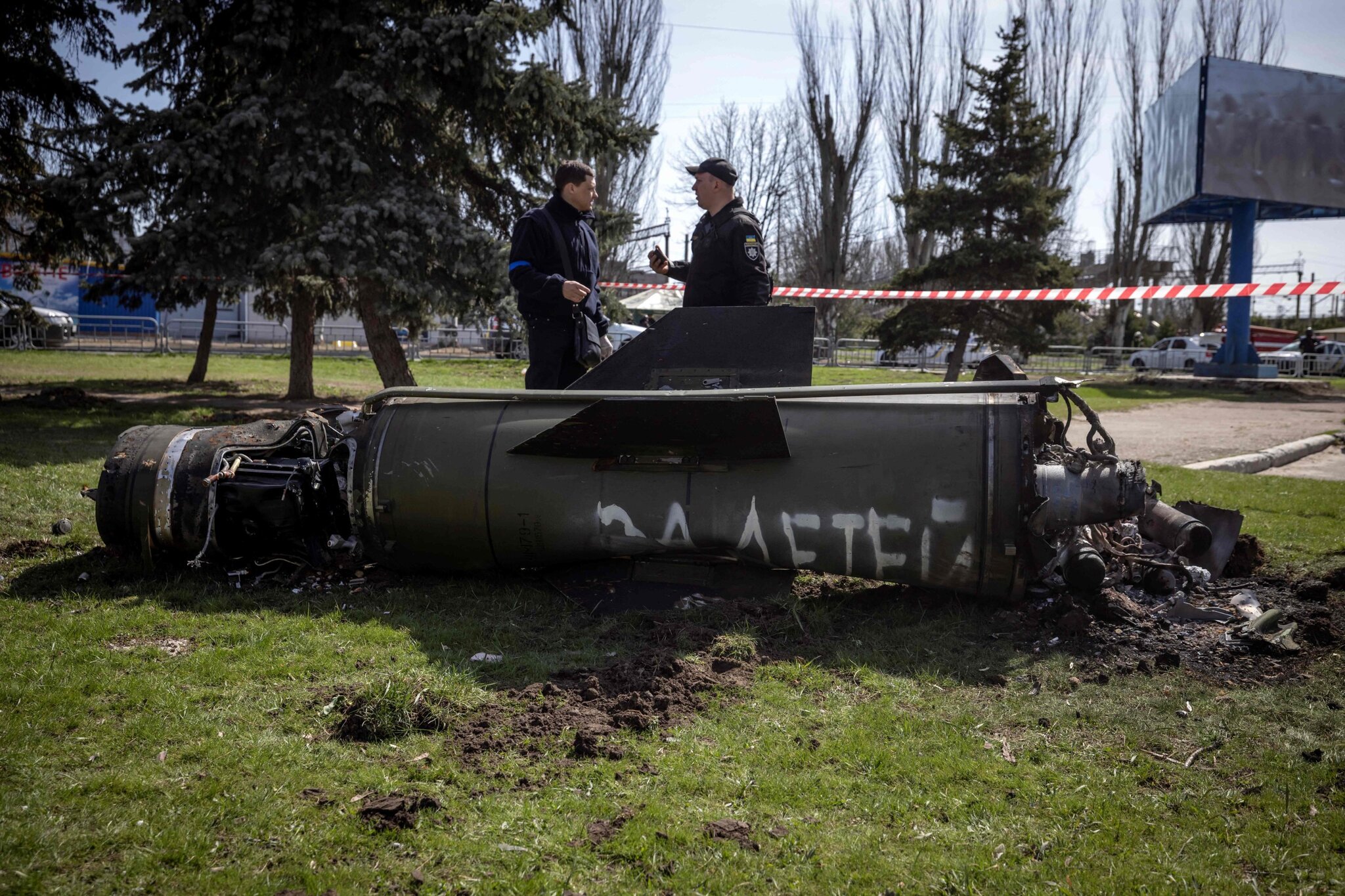 Вопрос украинцам на счет номера ракеты убившей людей на вокзале Краматорска  | Пикабу