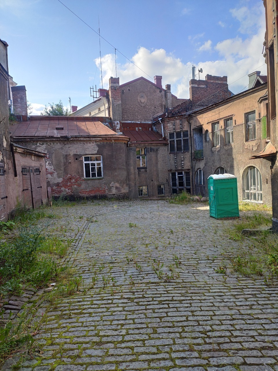 Старейший жилой дом в Выборге (а может и в России). Построен в 16 веке.  Фото моё | Пикабу