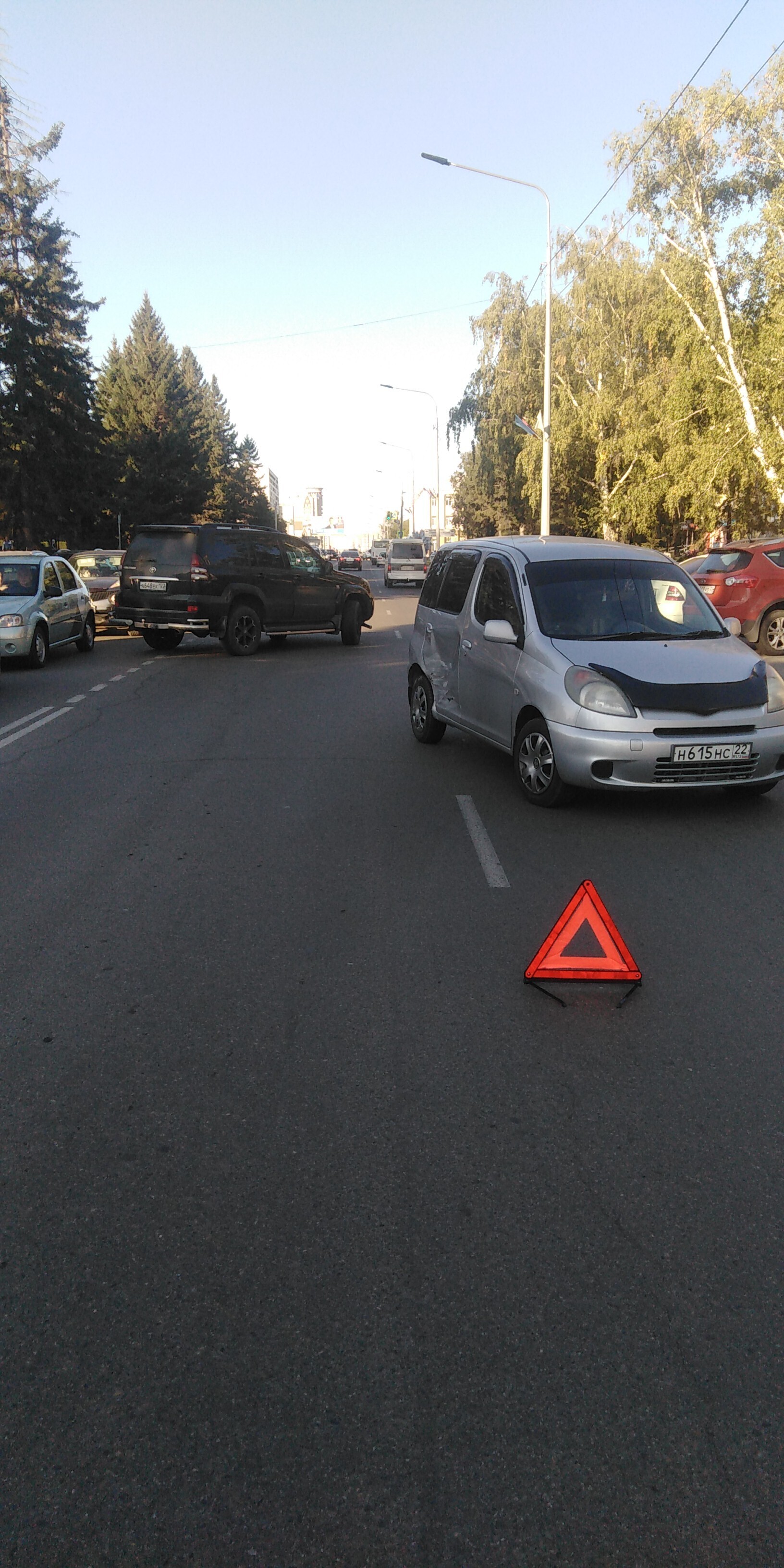 В каких случаях водитель двигаясь по главной дороге обязан уступить дорогу  автомобилю движущемуся по второстепенной | Пикабу