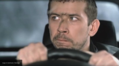 1634205930192552570 какой телефон в фильме бумер