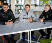 �������