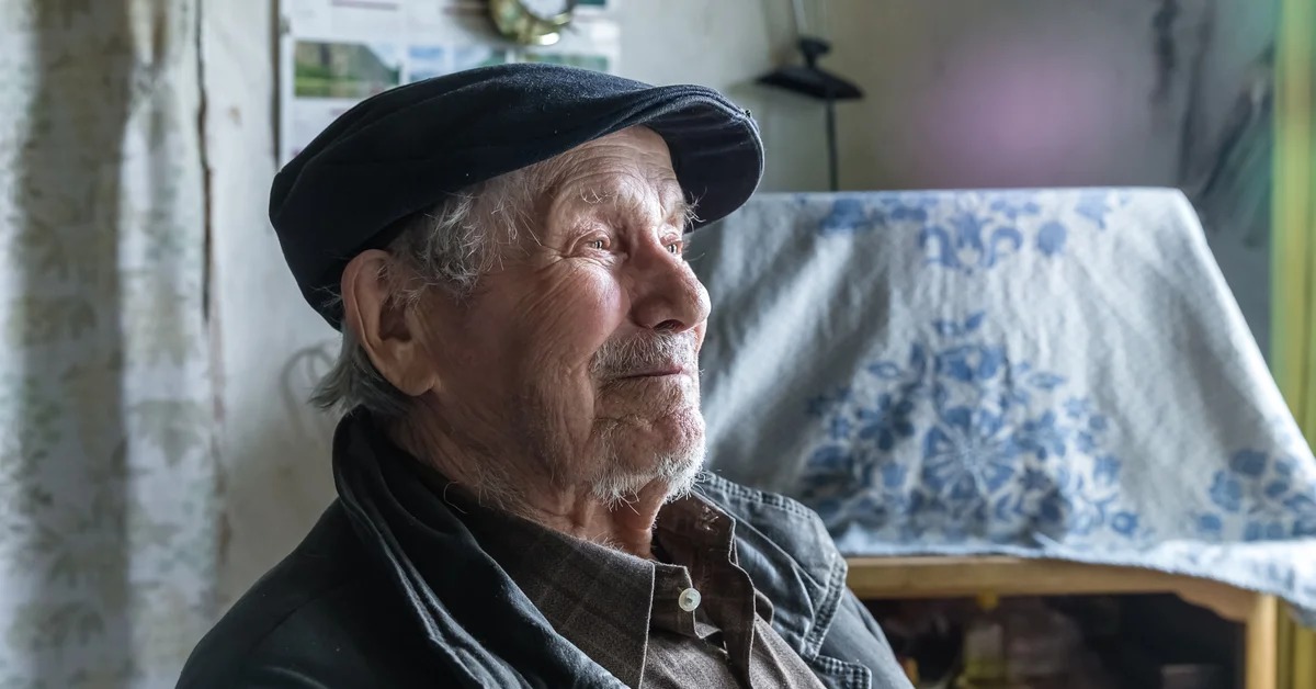 Между тем ночь приближалась и росла как грозовая туча текст. Славянский старец. Неясно белело нелюдимый старик ничем неоправданный. Одинокий старичок. В заключении старики просили.