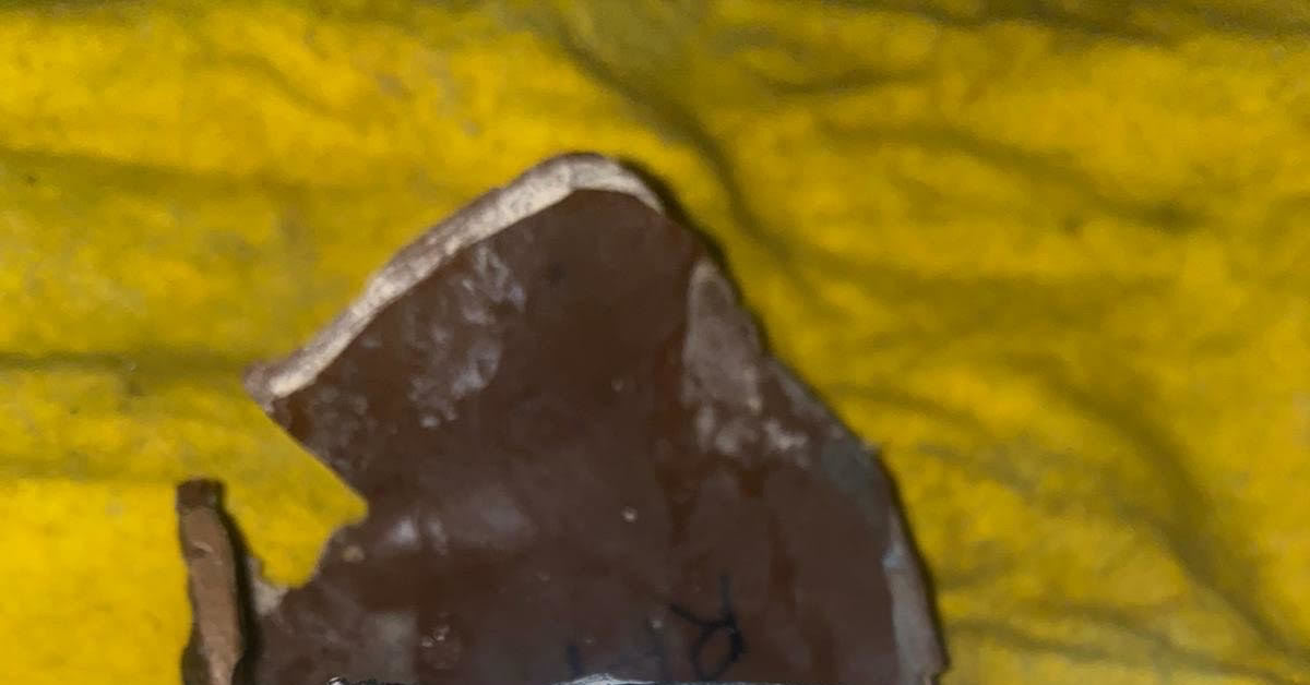 На участке Дерри нашли \"подслушивающее устройство в фальшивом камне ...