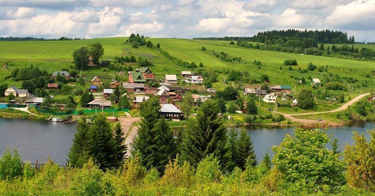 Вид на всю деревню был очень красив. Красивая деревня. Деревни России. Вид на деревню с холма. Деревня на Холме Россия.