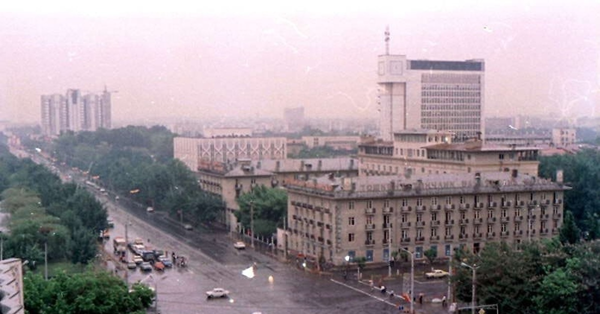 Ташкент в ссср. Ташкент 80-е. Ташкент СССР 80-Е. Ташкент площадь Ленина 1985. Ташкент 1980 годы.