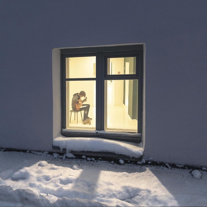 Дом стоит, свет горит