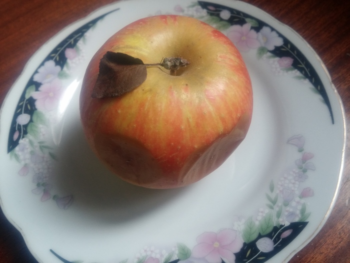 Знакомое яблочко