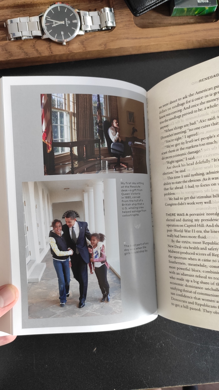 барак обама биография книга. 1615819531142272182. барак обама биография книга фото. барак обама биография книга-1615819531142272182. картинка барак обама биография книга. картинка 1615819531142272182. Барак Обама, по собственному признанию, планировал написать книгу за год и страниц на 500. Но вышло иначе: на «Землю обетованную» у него ушло два с половиной года, вместо 500 получилось 768 страниц, и то это не вся биография, а только первый ее том, охватывающий события до мая 2011 года. Объем тома не останавливает читателей в США, которые, судя по успехам предпродаж, готовятся моментально смести с полок все 3,4 млн экземпляров. Ажиотаж вокруг книги Обамы, как сообщает The New York Times, стоит такой, что даже маленькие книжные магазины в провинциальных городках в самых прореспубликанских штатах заказывают по 40 экземпляров. Часть американского тиража издателям из Penguin Random House пришлось печать в Германии и доставлять в Новый Свет морем. барак обама биография книга. 1615819531142272182. барак обама биография книга фото. барак обама биография книга-1615819531142272182. картинка барак обама биография книга. картинка 1615819531142272182. Барак Обама, по собственному признанию, планировал написать книгу за год и страниц на 500. Но вышло иначе: на «Землю обетованную» у него ушло два с половиной года, вместо 500 получилось 768 страниц, и то это не вся биография, а только первый ее том, охватывающий события до мая 2011 года. Объем тома не останавливает читателей в США, которые, судя по успехам предпродаж, готовятся моментально смести с полок все 3,4 млн экземпляров. Ажиотаж вокруг книги Обамы, как сообщает The New York Times, стоит такой, что даже маленькие книжные магазины в провинциальных городках в самых прореспубликанских штатах заказывают по 40 экземпляров. Часть американского тиража издателям из Penguin Random House пришлось печать в Германии и доставлять в Новый Свет морем.