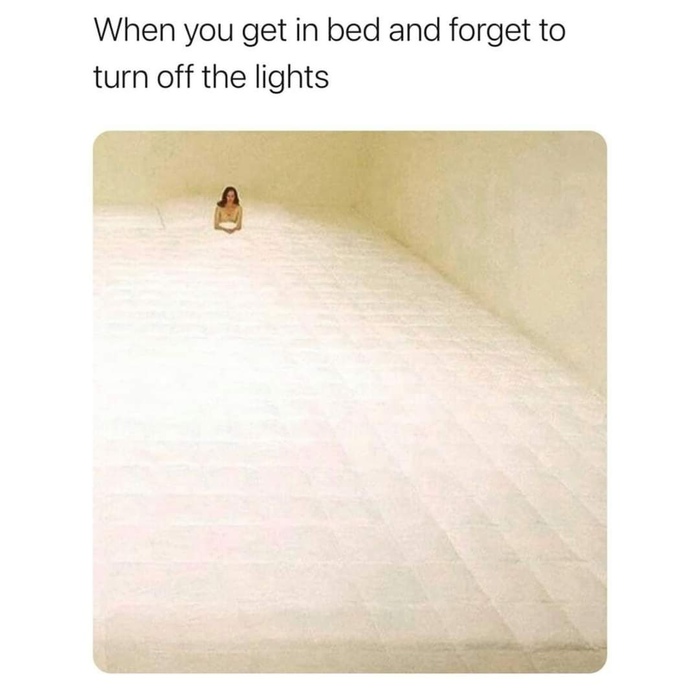 Когда ты уже в кровати и забыл выключить свет