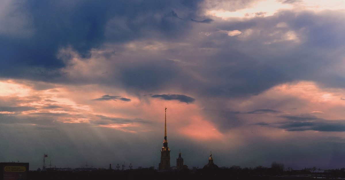 Петербург 22. Воробьев художник закат над Питером. Закаты в Питере фото без обработки. Каналы Петербурга на закате. Питер закат фото из соцсетей март.