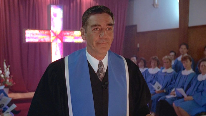 У меня здесь нет расовой дискриминации... Вы все здесь — одинаково... грешны