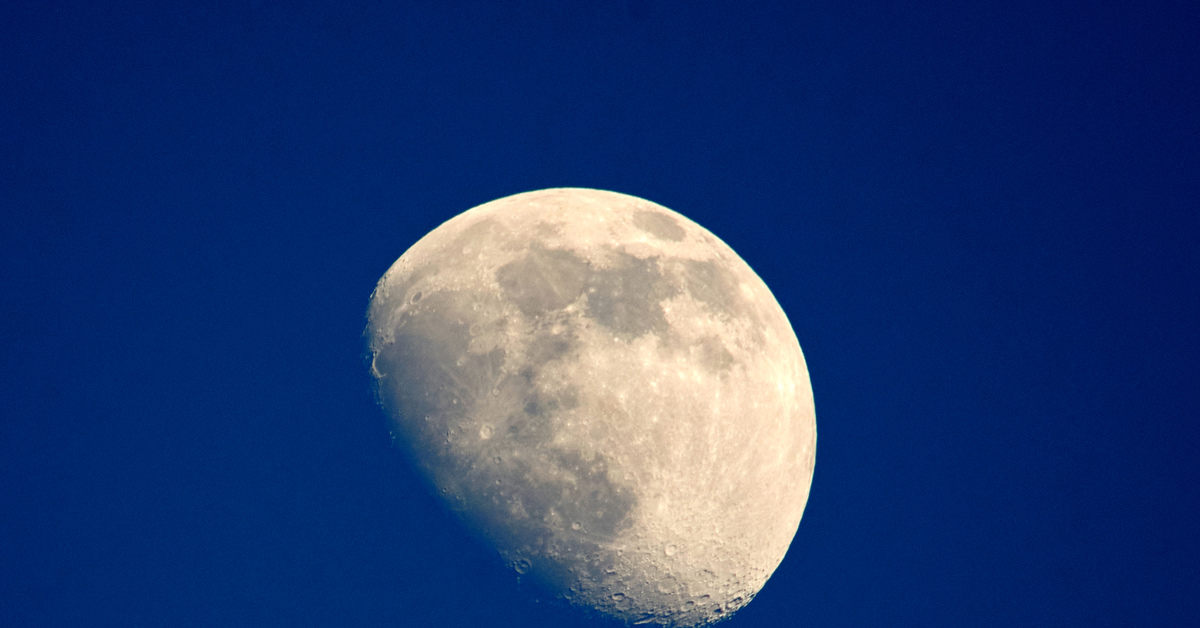 Опять луна. Луна 4к. Опять эта Луна. Lune. Опять Луна обтаяла.