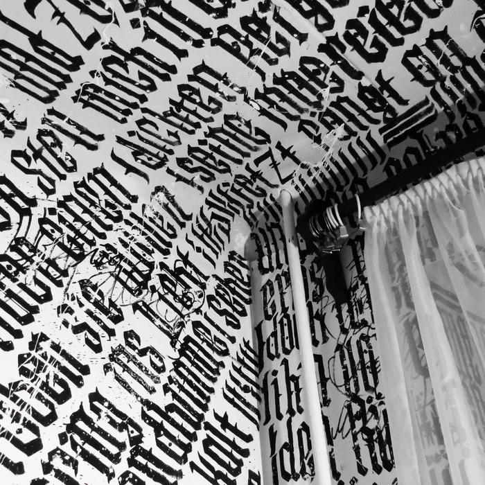 Когда твой потолок говорит "Прыгай!" 2 Каллиграфия, Готика, Роспись, Арт, Граффити, Леттеринг, Текстуры, Краски, Ремонт, Стена, Потолок, Черно-белое, Длиннопост