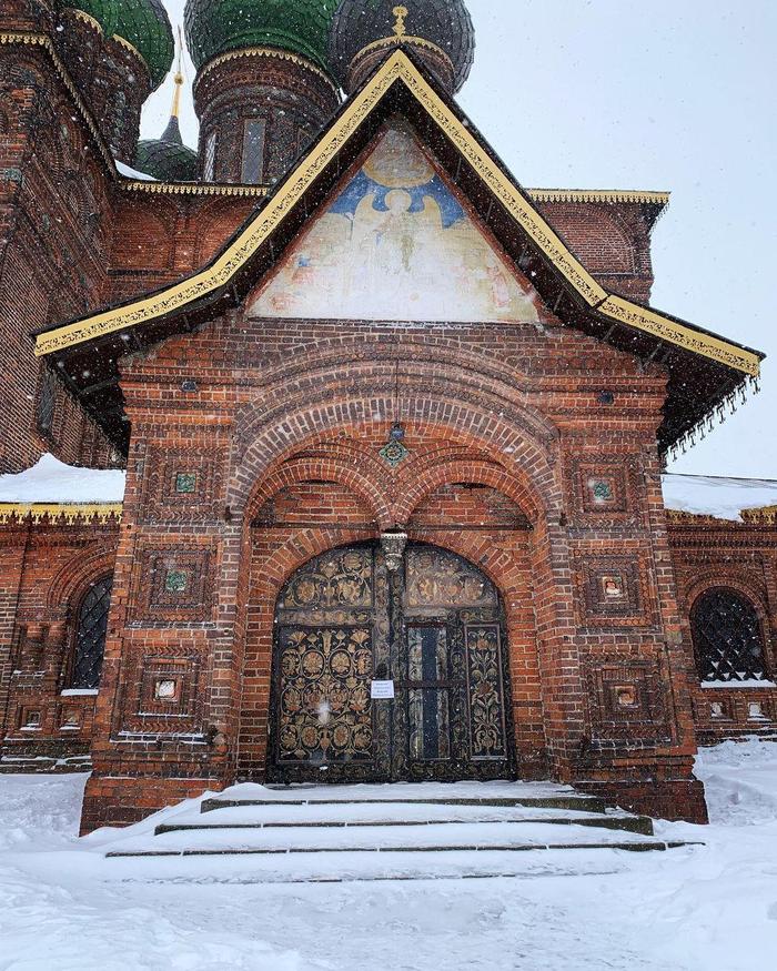 Практически заброшенный храм с 1000 рублей Заброшенное, Храм, Купюра 1000, Ярославль, Урбанфото, Урбанфакт, Длиннопост Практически заброшенный храм с 1000 рублей Заброшенное, Храм, Купюра 1000, Ярославль, Урбанфото, Урбанфакт, Длиннопост