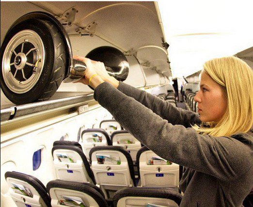 1618235716285455731 зачем включать телефон в аэропорту