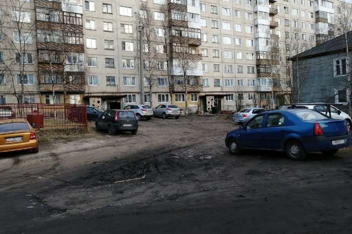 В архангельске машина переехала человека