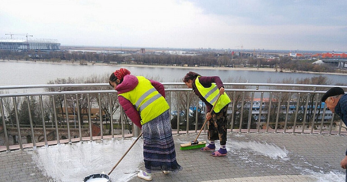 Работа дворники ростов. Дворники в Ростове на Дону цыгане. Дворник в Ростове на Дону. Ростовские дворники цыгане. Цыгане Ростова на Дону.