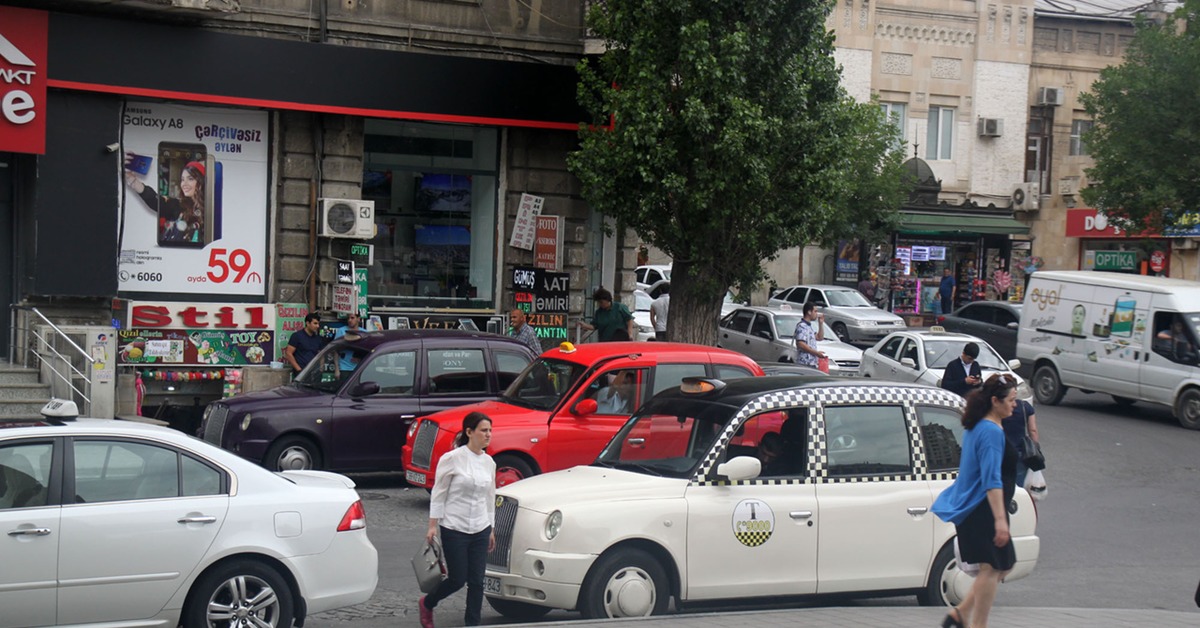 Такси в азербайджане. Такси в Баку. Таксист Азербайджан. Такси в Баку фото.