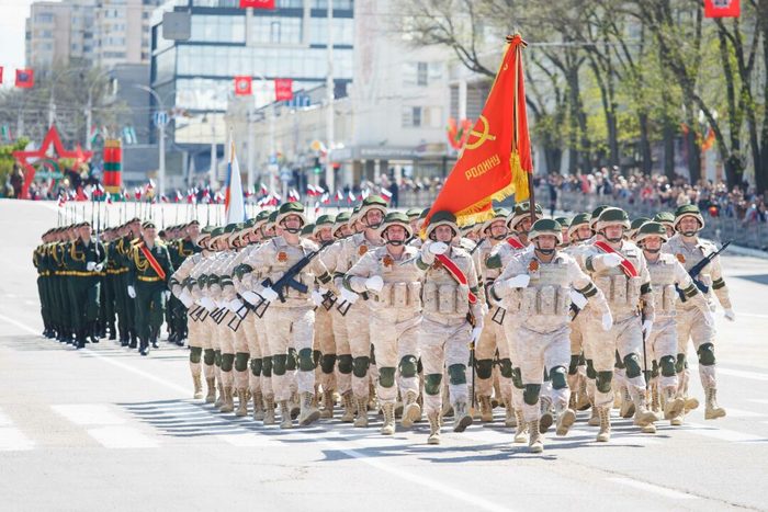 Надпись на машине можем повторить. Смотреть фото Надпись на машине можем повторить. Смотреть картинку Надпись на машине можем повторить. Картинка про Надпись на машине можем повторить. Фото Надпись на машине можем повторить