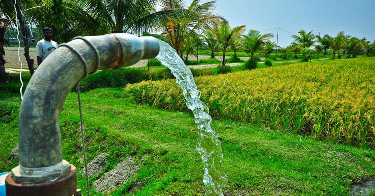 Using water. Agricultural Water Pump. Холодная вода орошение. Water Pumping. Помпа природа.