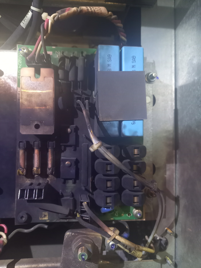 Плата в частотнике danfoss fc 131b3541