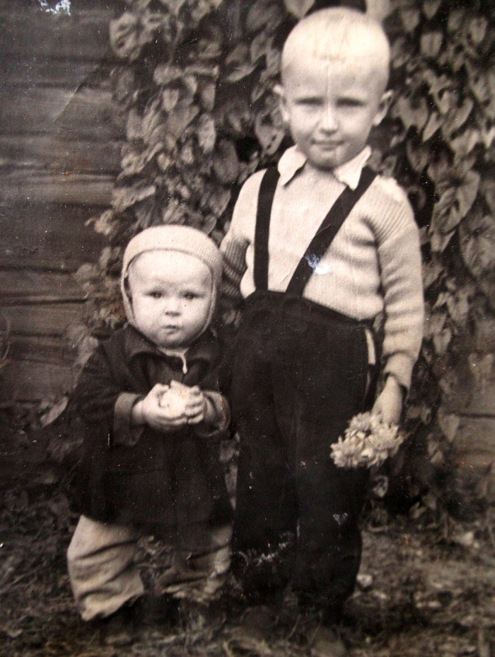 1947.      , 