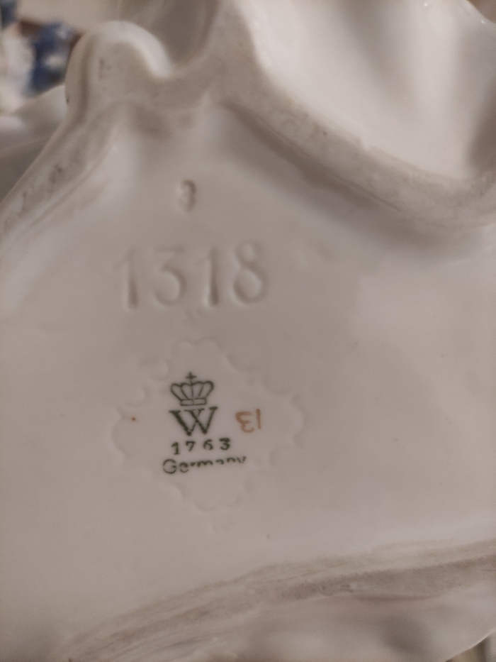 Такого клейма не смог найти. Подскажите кто знает, что это. Знаю W1764 только