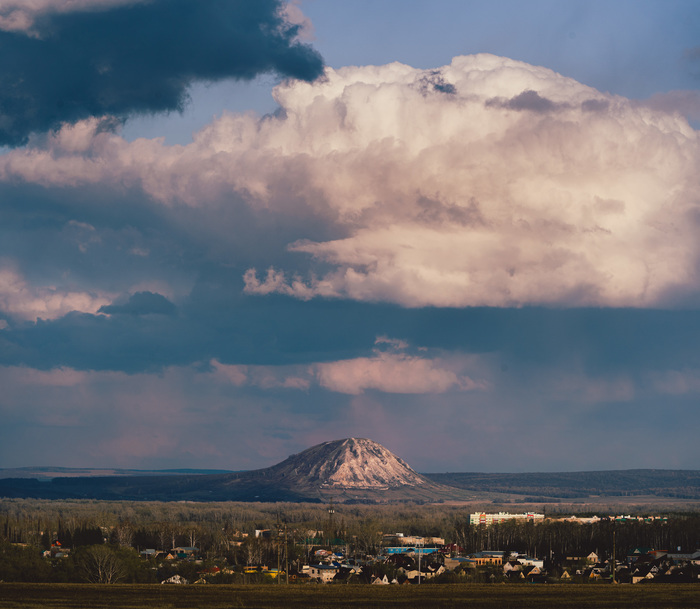 Торатау под облаками