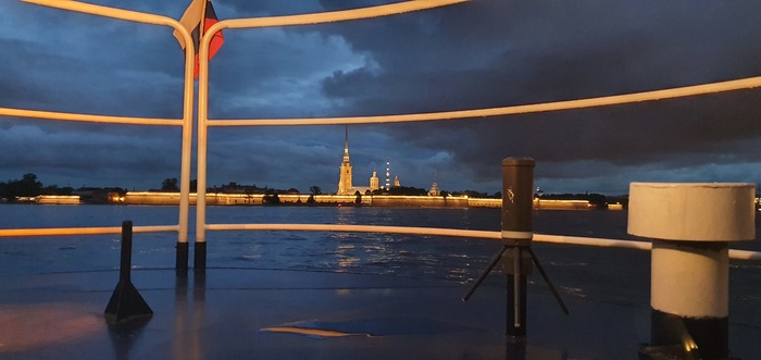 Из рубки теплохода)