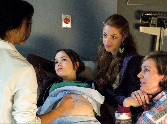 Школьницы, родившие ребёнка до выпуска, получат дополнительно 30 баллов ЕГЭ