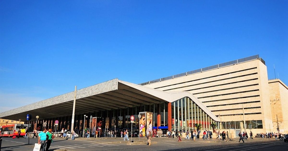 Roma termini. Станция Термини в Риме. Вокзал в Риме Termini. ЖД вокзал Термини. Рим ЖД вокзал.