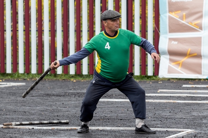 Винни Джонс играет в городки... листай дальше))