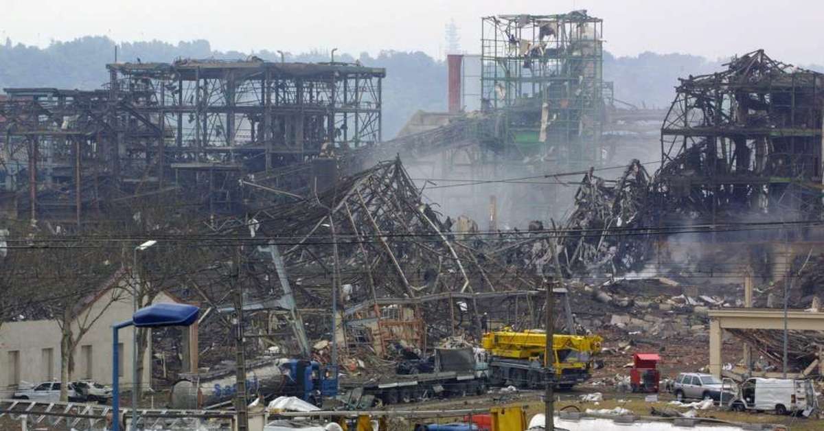 филадельфийская железнодорожная катастрофа. галифакс 1917 катастрофа. взорванный век. кременчуг война. взрыв парового котла паровоза.