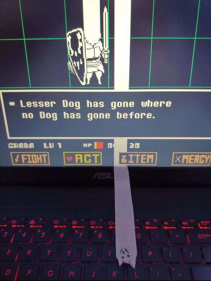 О нет, пёсик сломал четвёртую стену!