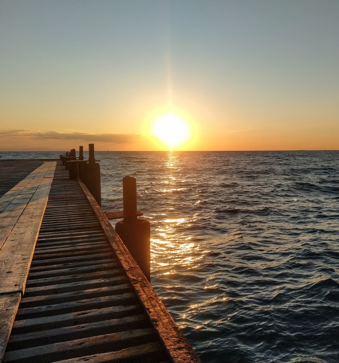 Чёрное море. Пирс. Закат