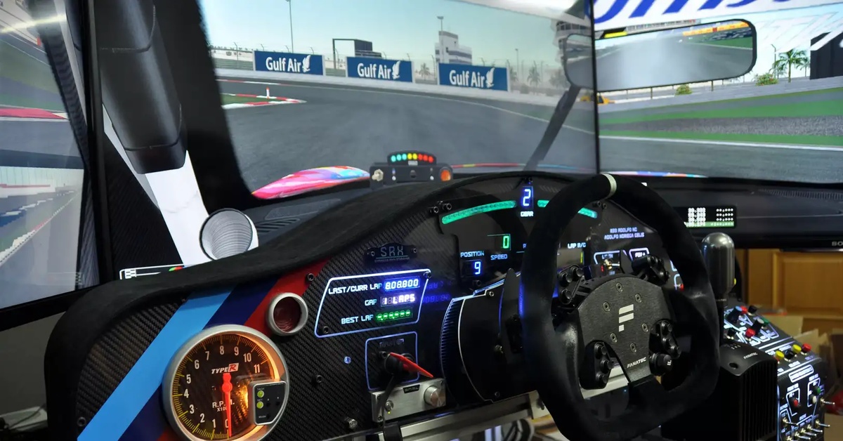 Симулятор гонок. Simracing кокпит. Кокпит симулятор рейсинг. Simracing f1 Cockpit. Игровой кокпит Savage.