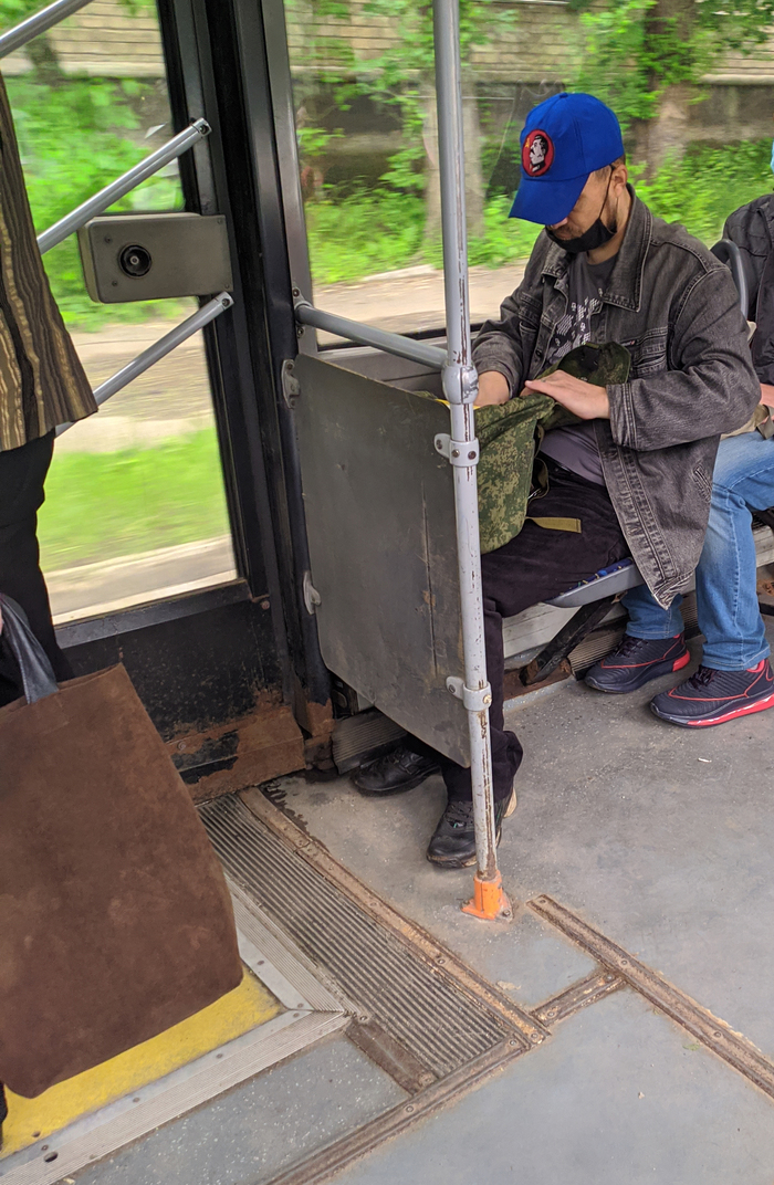Ржавчина на дверях, сумках и головах