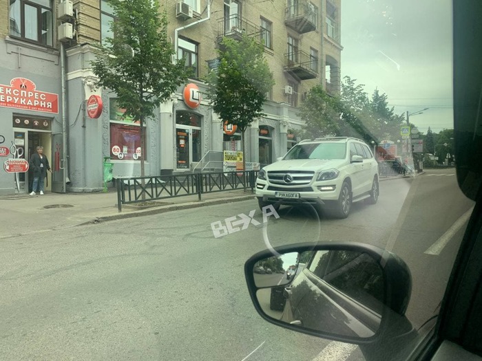 Есть предположение что за рулем Поп