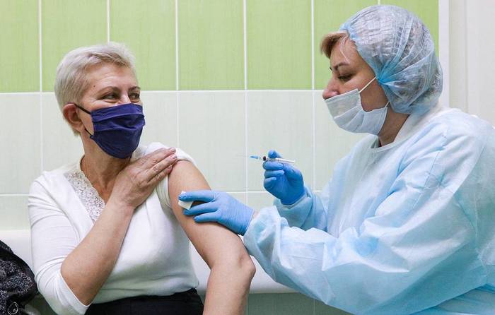 В Минздраве допустили, что привитым "Спутником V" понадобится вакцинация другим препаратом