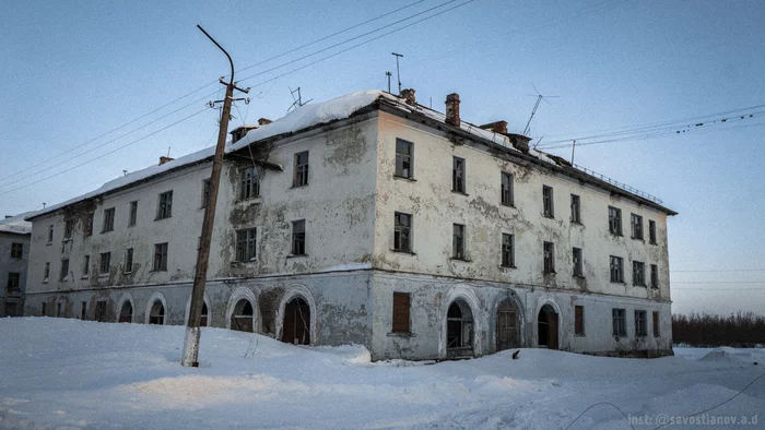 Республика Коми. Воркута. Поселок Советский Воркута, Коми, Эстетика, Эстетика ебеней, Поселок, Постсоветское, Умирающий город, Прошлое, Фотография, Совок, Забытое, Окраина, Развал СССР, Брошенные, Север, Заполярье, Уличная фотография, Длиннопост, Видео Республика Коми. Воркута. Поселок Советский Воркута, Коми, Эстетика, Эстетика ебеней, Поселок, Постсоветское, Умирающий город, Прошлое, Фотография, Совок, Забытое, Окраина, Развал СССР, Брошенные, Север, Заполярье, Уличная фотография, Длиннопост, Видео