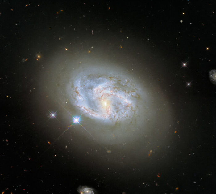  Hubble   NGC 4680 ,  , 