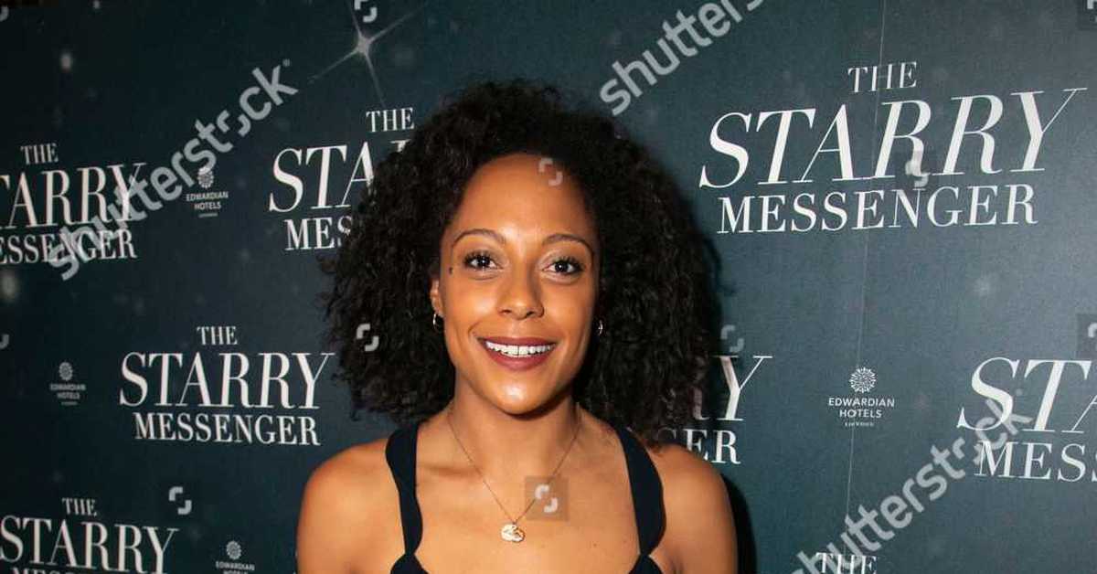 Розалинд элизар что с пальцами