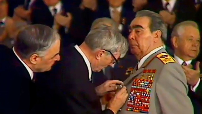 ����� ����