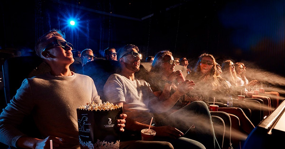 First cinema. Кинотеатр с запахами. Зрители в кинотеатре. Эффект кинотеатра. Российские компании кино.