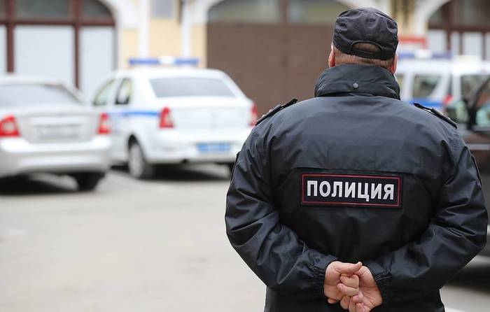 Неизвестный взял в заложники сотрудников отделения Сбербанка в Тюмени