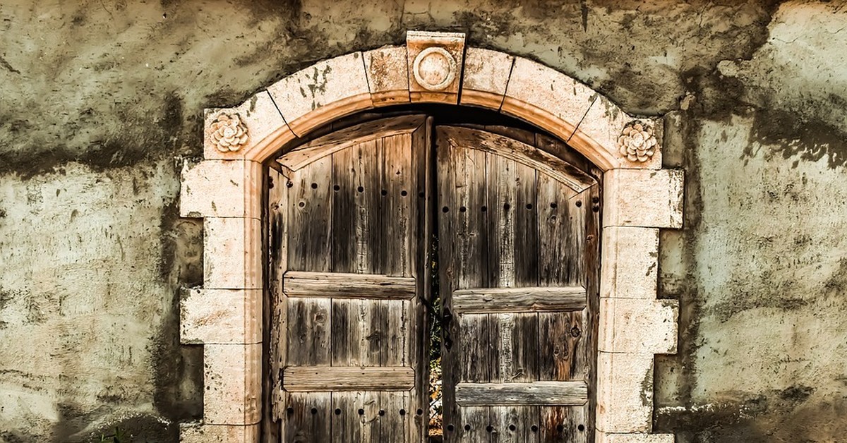 Retro doors. Старинная дверь. Старая деревянная дверь. Древняя дверь. Красивые деревянные двери.